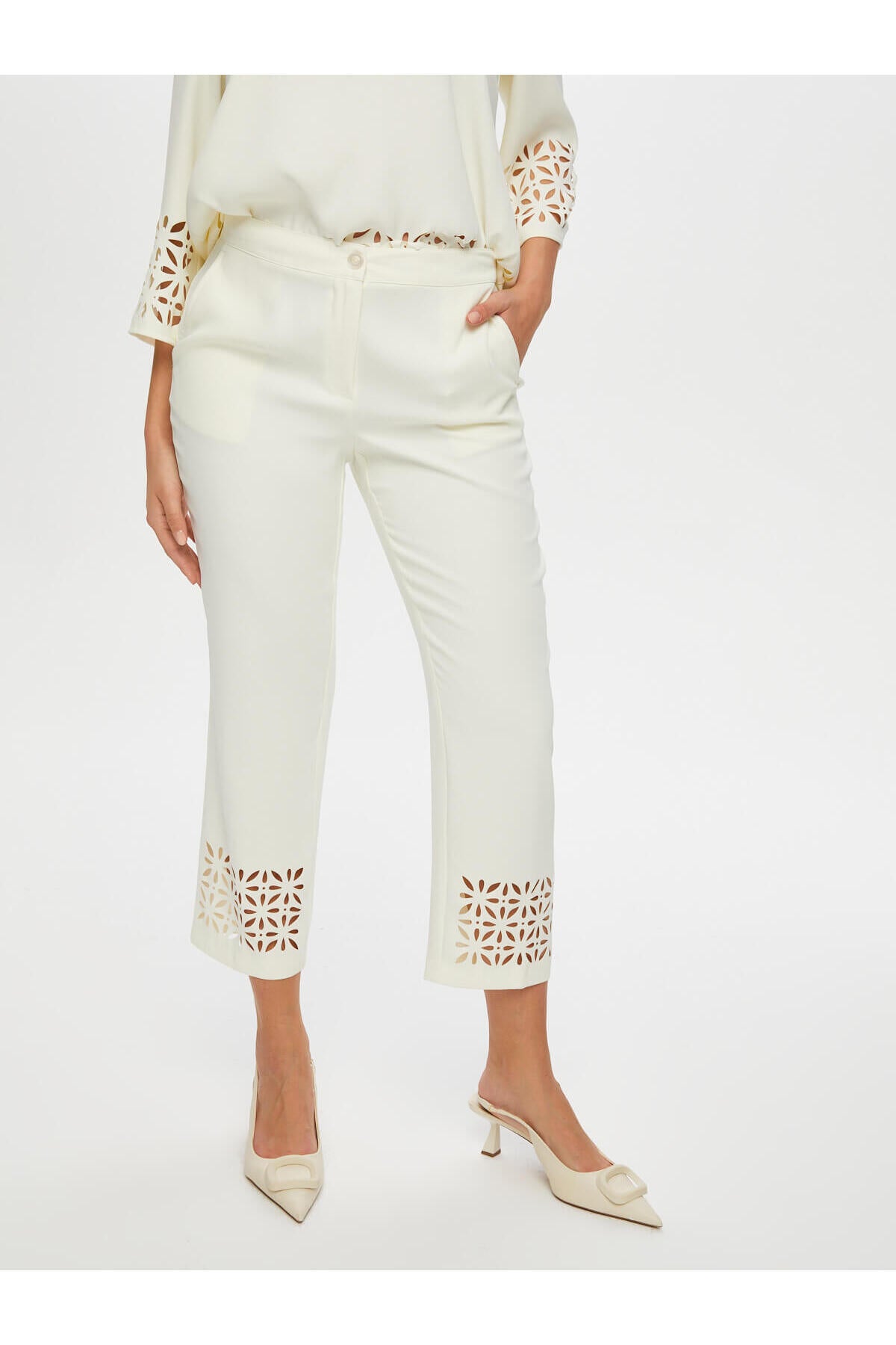 Kadın Paçası Delik İşli Slim Fit Pantolon Faik Sönmez