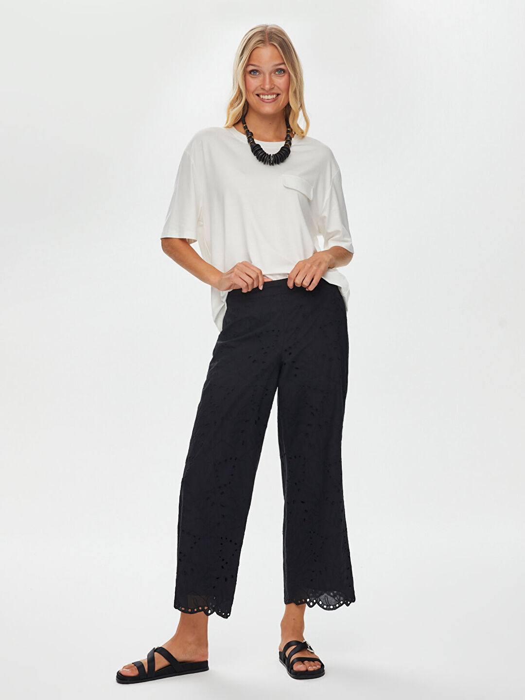 Resort Brode Nakış İşli Yanı Yırtmaçlı Wide Leg Fit Caprii Faik Sönmez Main image
