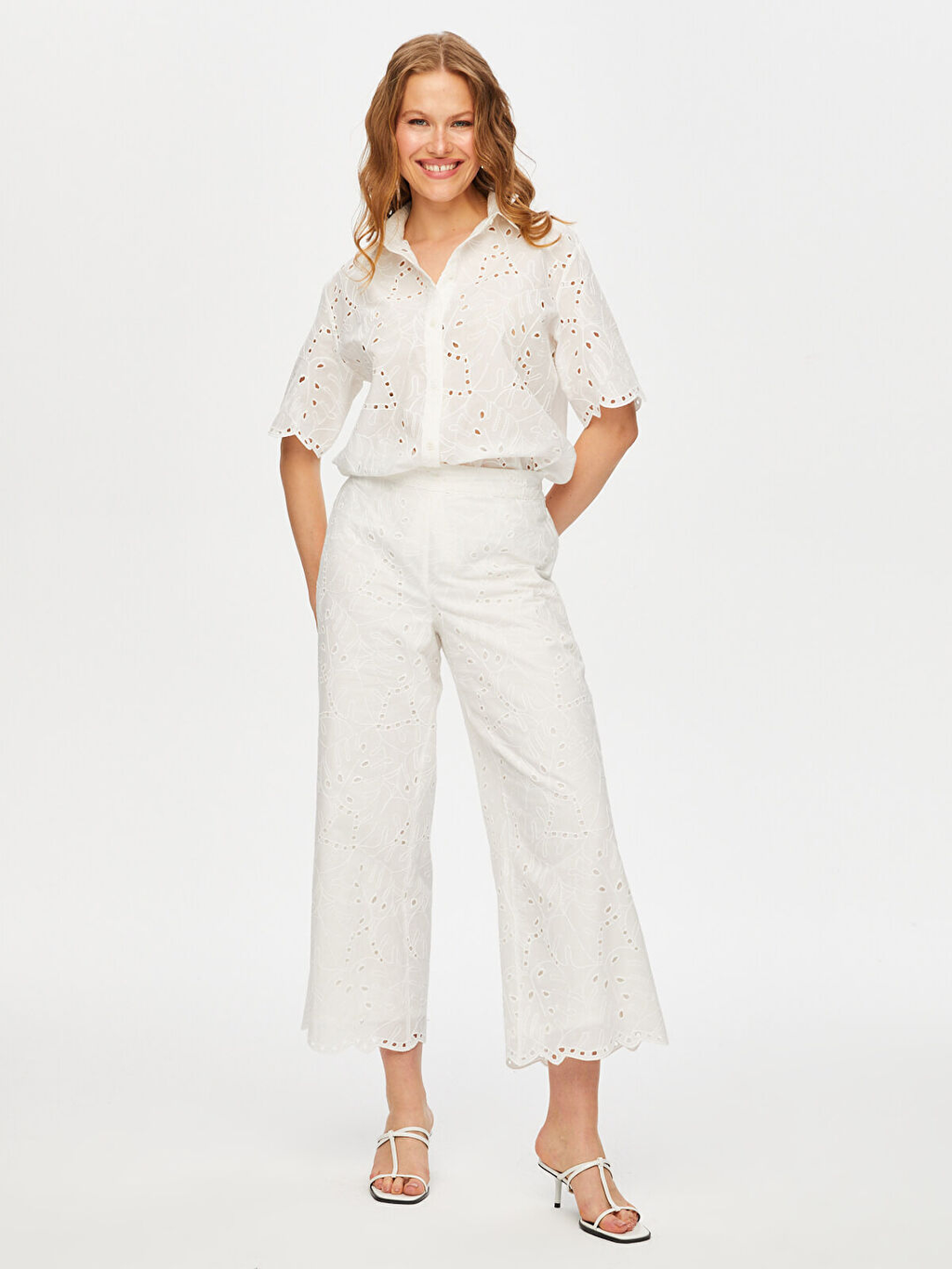 Resort Brode Nakış İşli Yanı Yırtmaçlı Wide Leg Fit Caprii Faik Sönmez