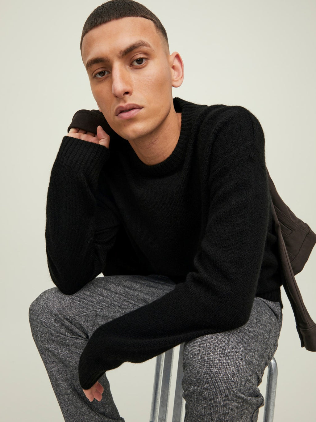 Jack&Jones Oversize Yuvarlak Yaka Erkek Kazak - Minimalist Günlük Stil - Hemen Al!