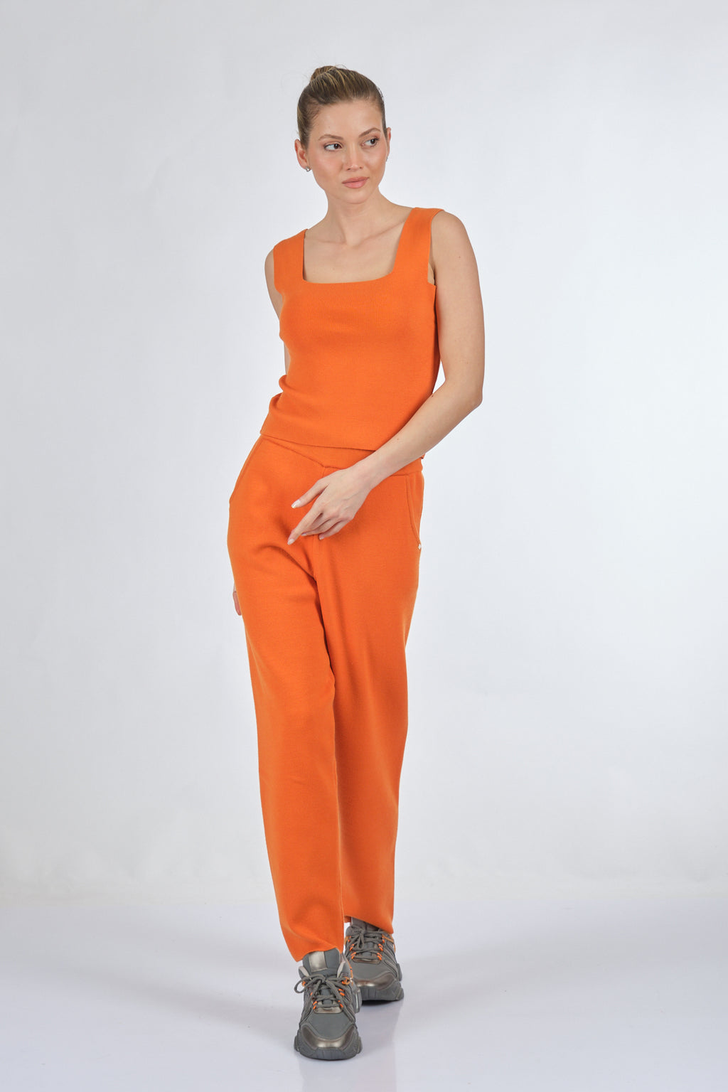 Lal Minimalist Crop Triko Takım - Rahat ve Şık Günlük Stil