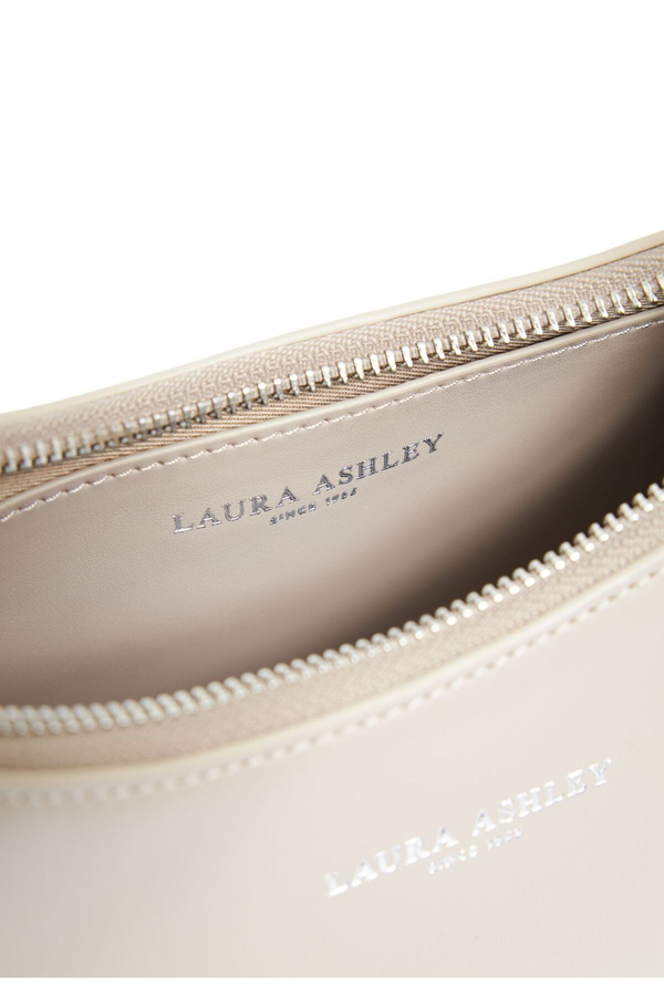 Laura Ashley Minimalist Yarım Ay Omuz Çantası - Şık ve Modern Tasarım