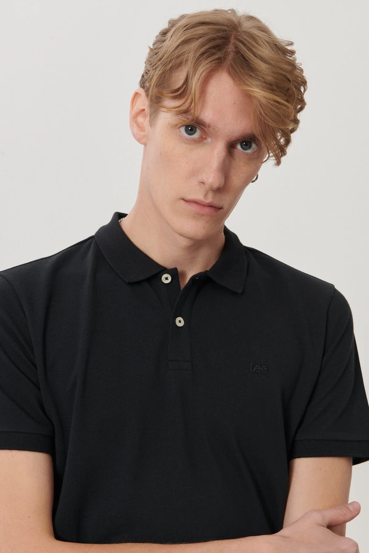 Lee Erkek Polo Yaka Kısa Kol T-Shirt - Minimalist Günlük Stil Secondary image