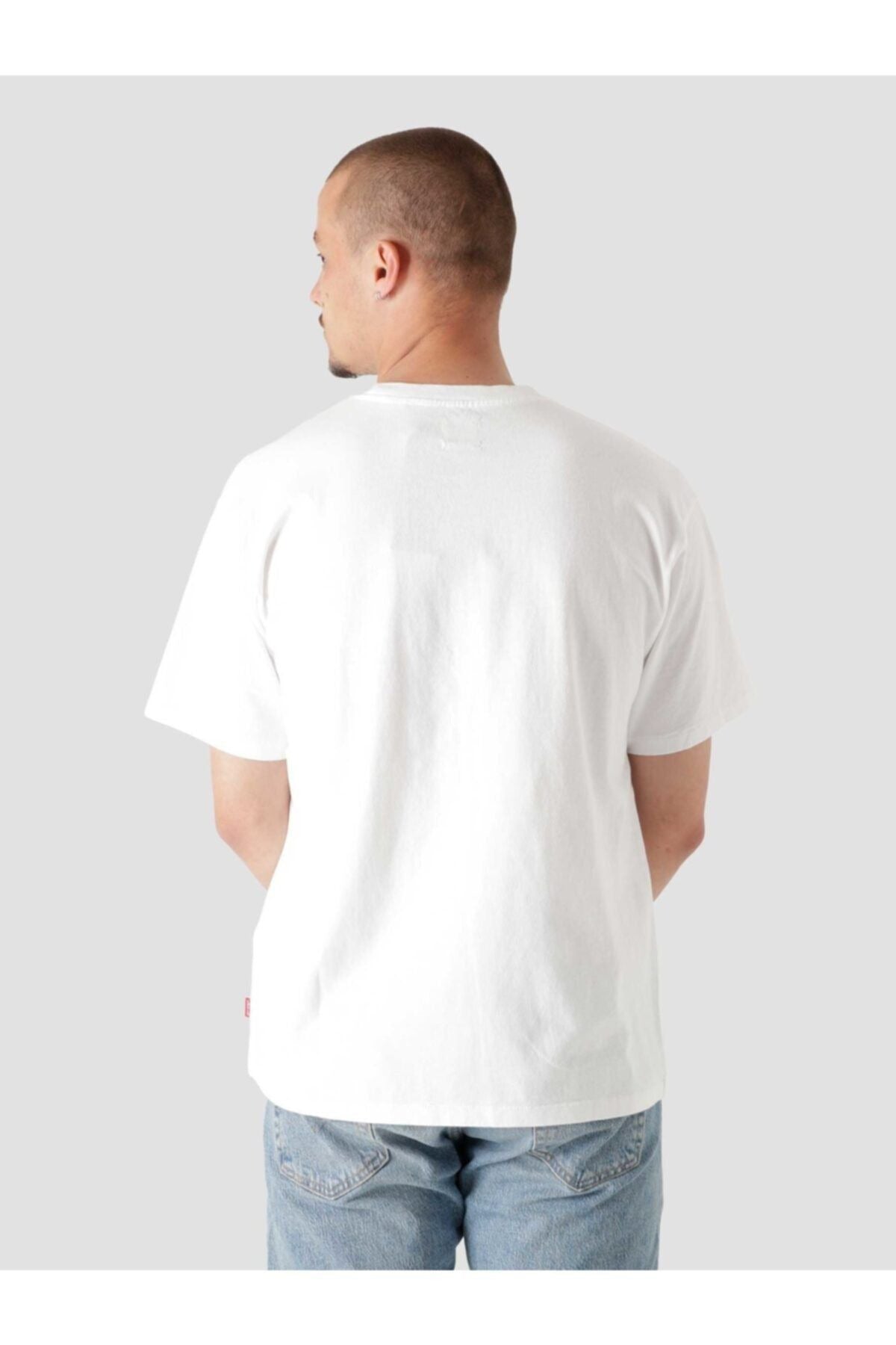 Levi's Oversize Minimalist Erkek T-Shirt - Rahat ve Şık Secondary image
