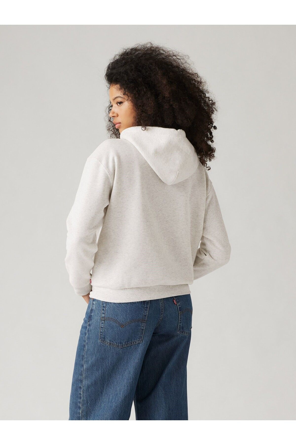 Levi's Kadın Oversize Kapüşonlu Sweatshirt - Rahat ve Şık Günlük Kombinler Secondary image