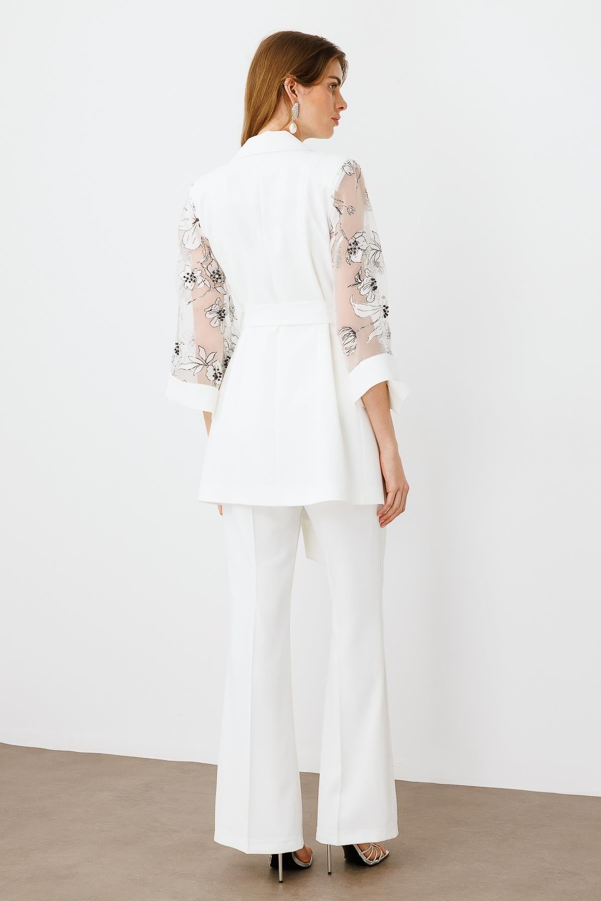 Modailgi Kolları Evaze Çiçek Desenli Taş İşlemeli Uzun Ceket Ekru