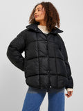 Jack&Jones JJXX Oversize Kapüşonlu Şişme Mont - Kışlık Sıcaklık ve Şıklık