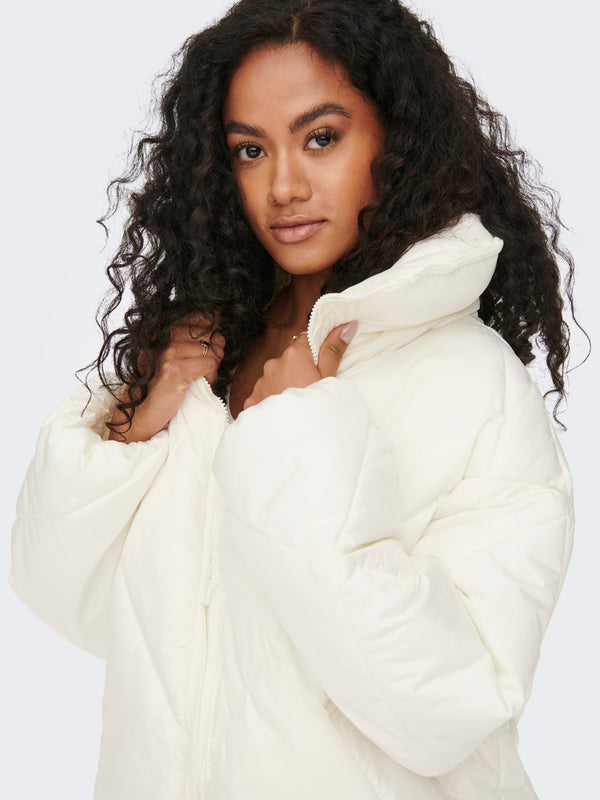 Only Oversize Kapüşonlu Şişme Mont - Minimalist Günlük Tarz