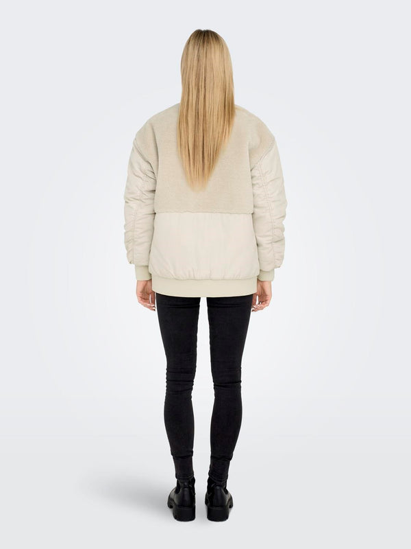 Only Oversize Peluş Detaylı Fermuarlı Kadın Kışlık Mont