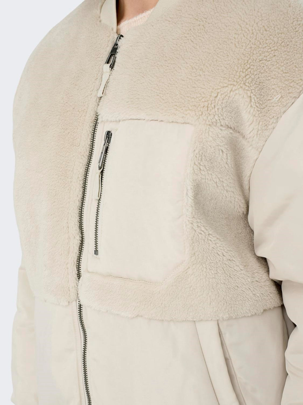 Only Oversize Peluş Detaylı Fermuarlı Kadın Kışlık Mont