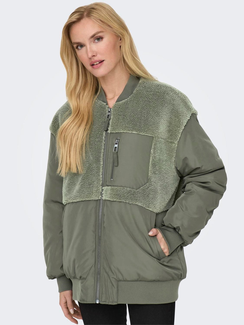 Only Oversize Peluş Detaylı Fermuarlı Kadın Kışlık Mont