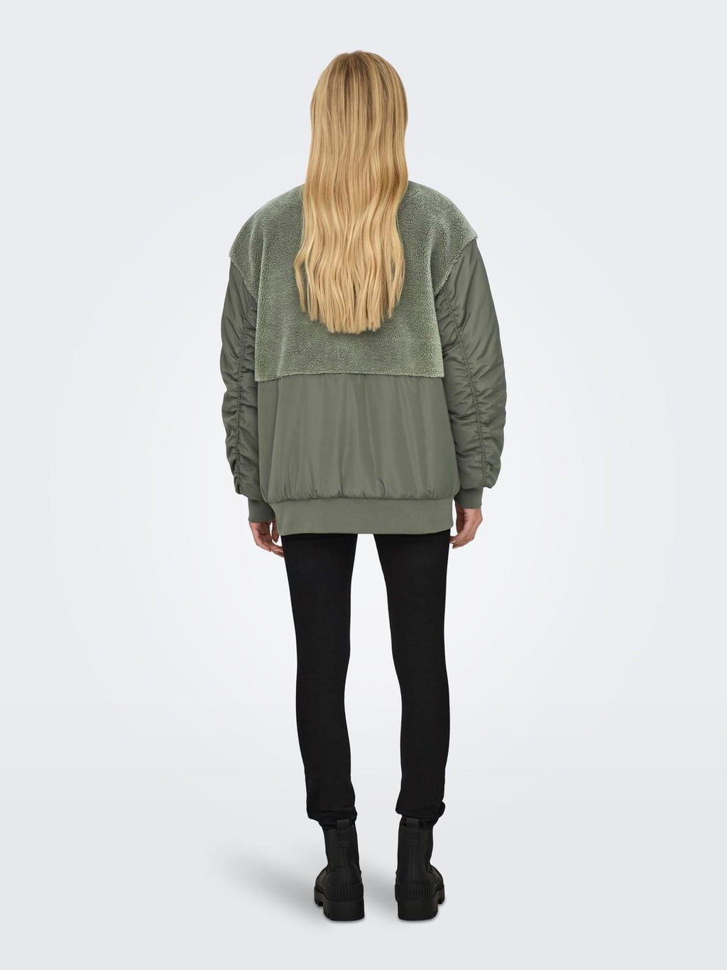 Only Oversize Peluş Detaylı Fermuarlı Kadın Kışlık Mont