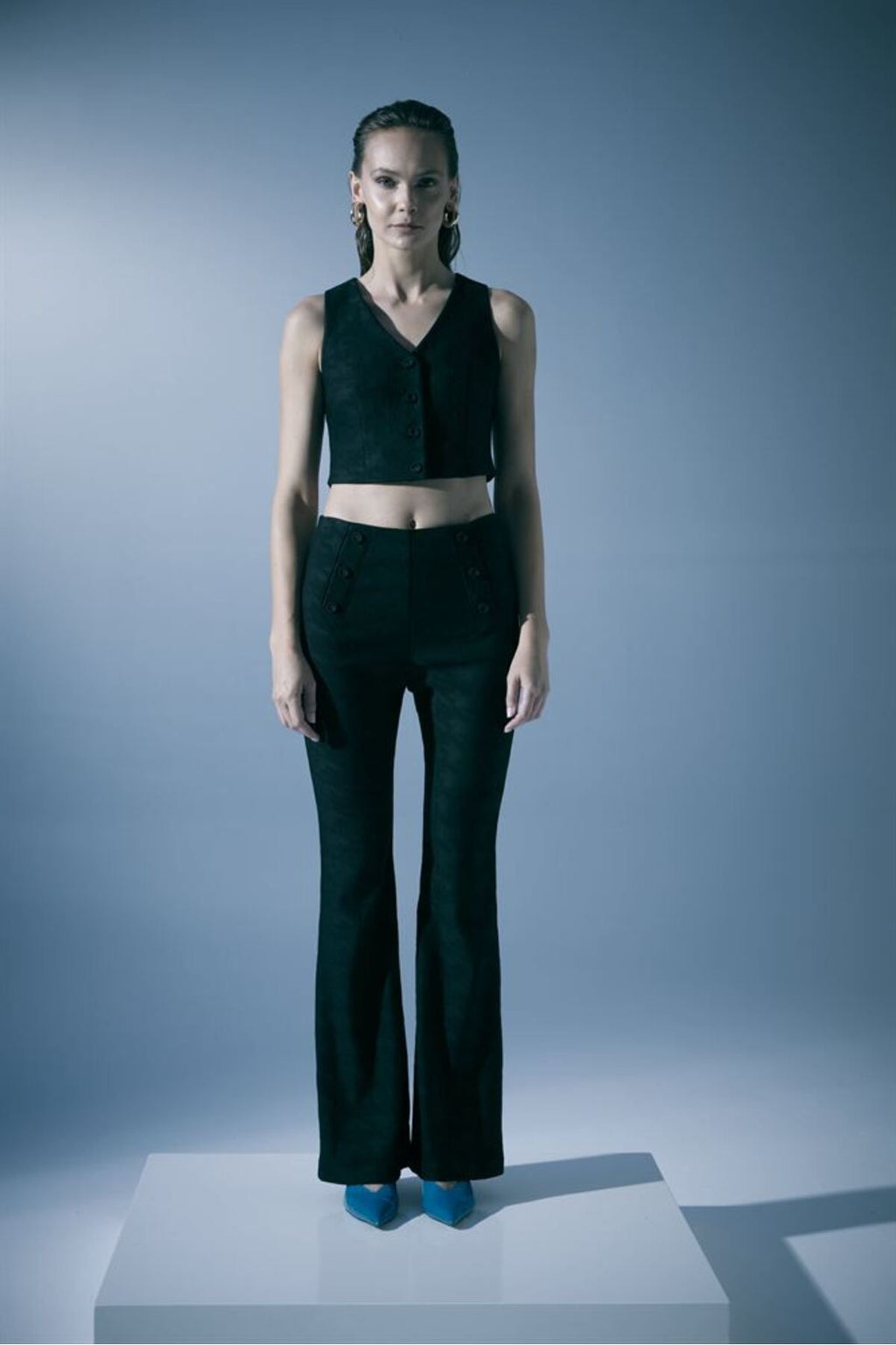 Naar V Yaka Crop Kadife Yelek - Minimalist & Şık Kadın Giyim