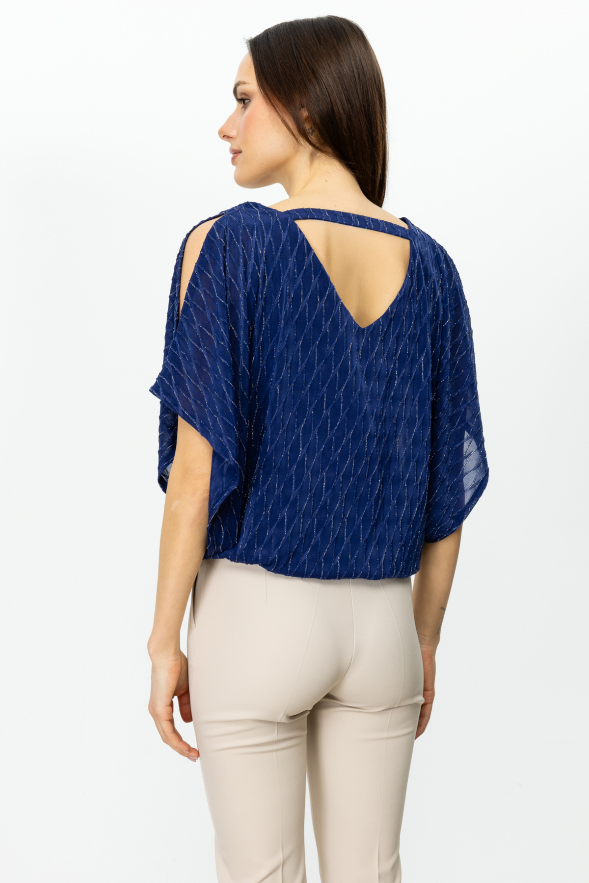 On Kadın V Yaka Oversize Minimalist Bluz - Şifon Kumaş