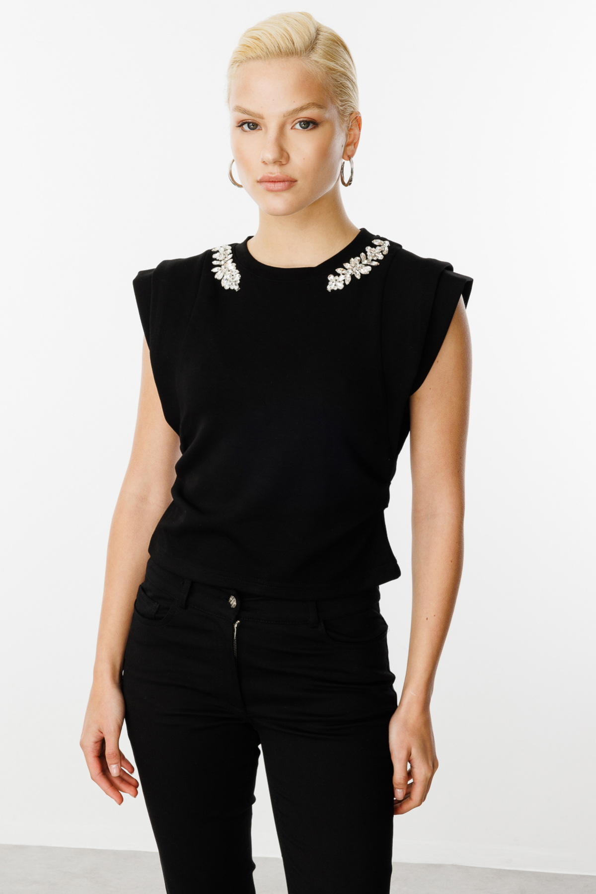 On Minimalist Taş Detaylı Crop Bluz - Kısa Kollu Günlük Bluz Ana görsel
