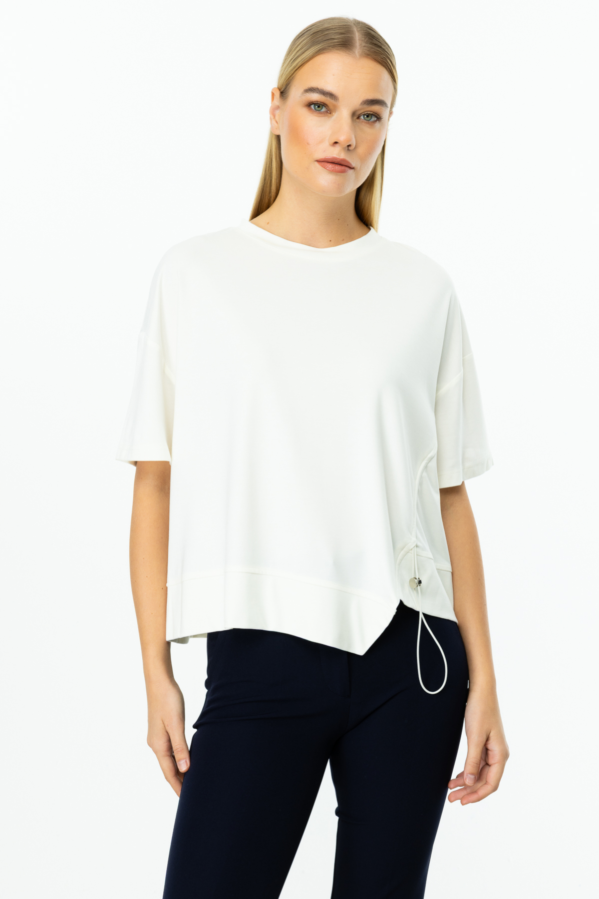 On Asimetrik Desenli Oversize Kadın Bluz 25Y56327 Main image