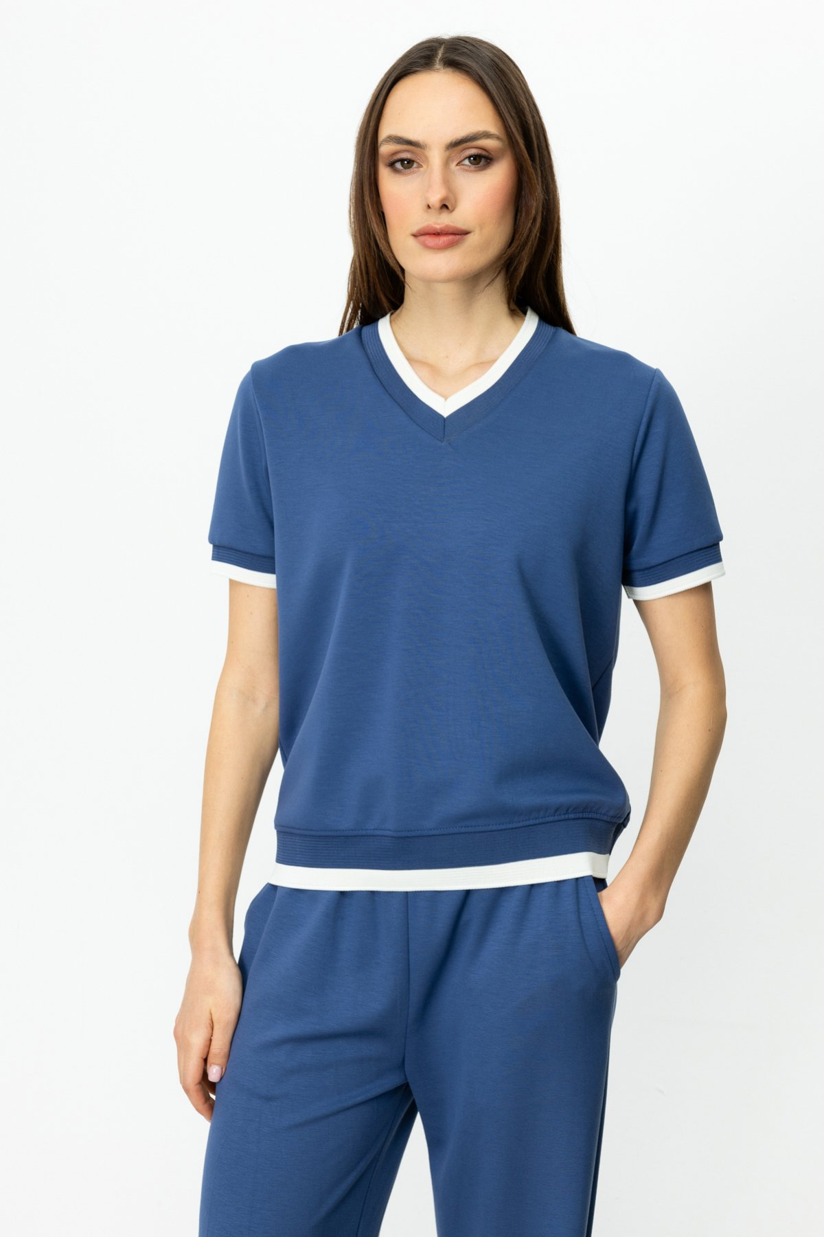 On Kadın V Yaka Kısa Kol Minimalist Bluz - Günlük & Şık