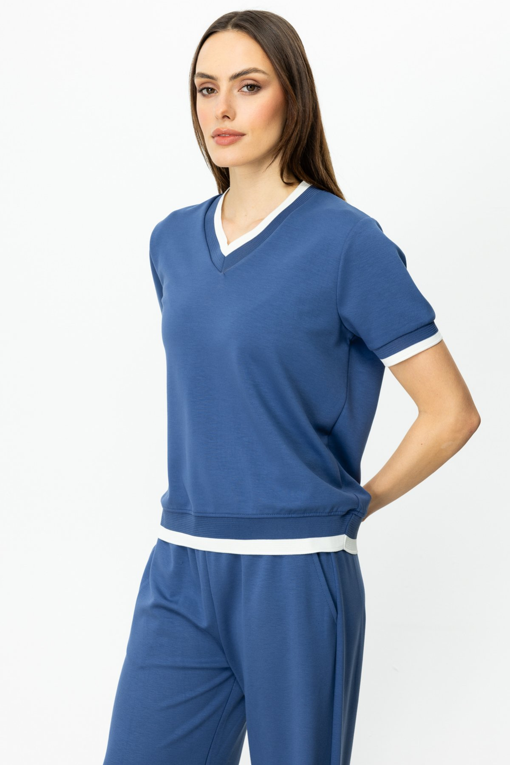 On Kadın V Yaka Kısa Kol Minimalist Bluz - Günlük & Şık