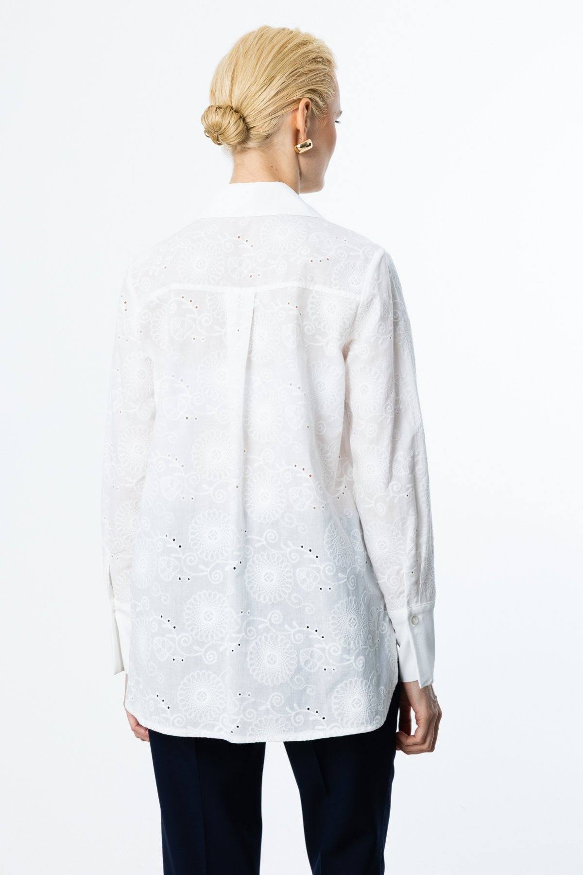 On Kadın Oversize Uzun Kol Nakışlı Gömlek - Minimalist Tarz