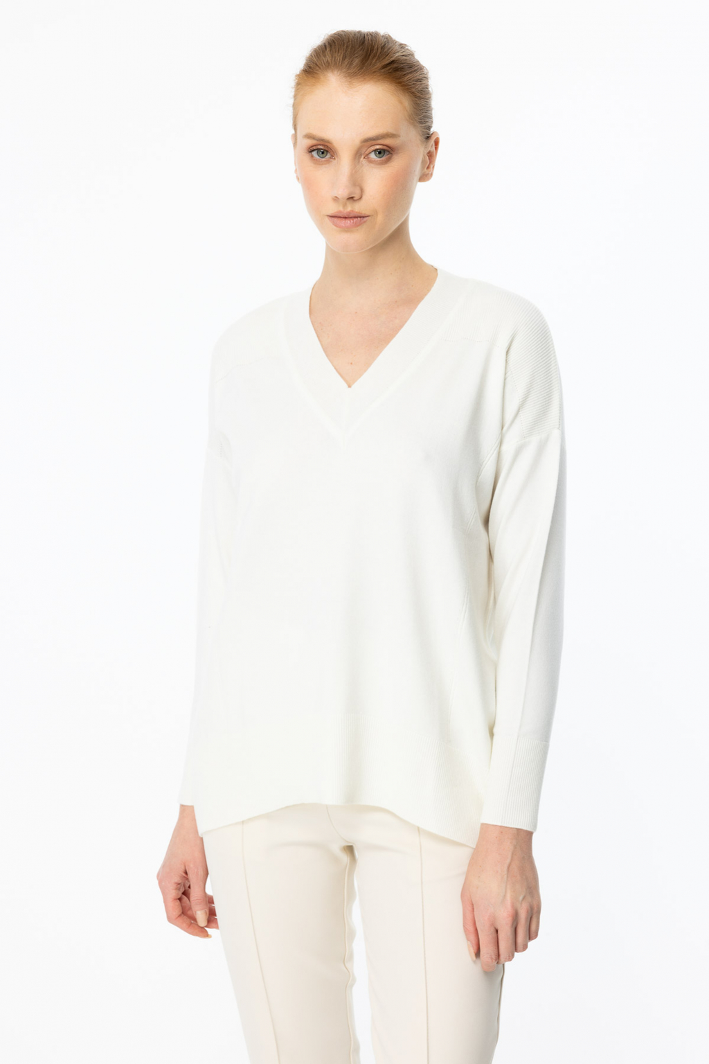 On Kadın V Yaka Oversize Kazak - Minimalist ve Rahat