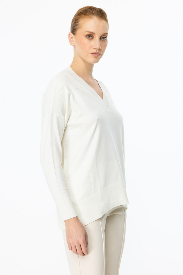 On Kadın V Yaka Oversize Kazak - Minimalist ve Rahat