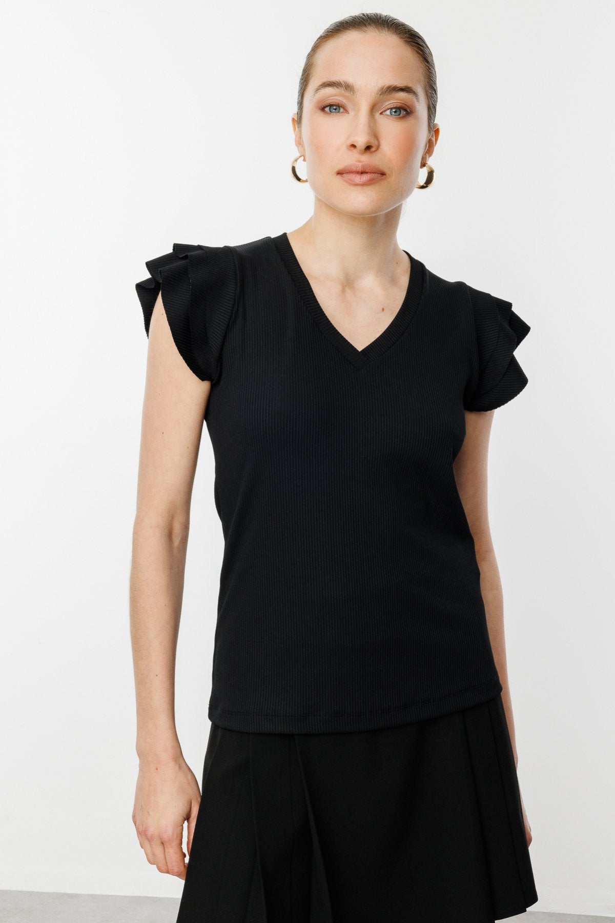 On Kadın Minimalist V Yaka Kısa Kol Bluz - Regular Fit Main image