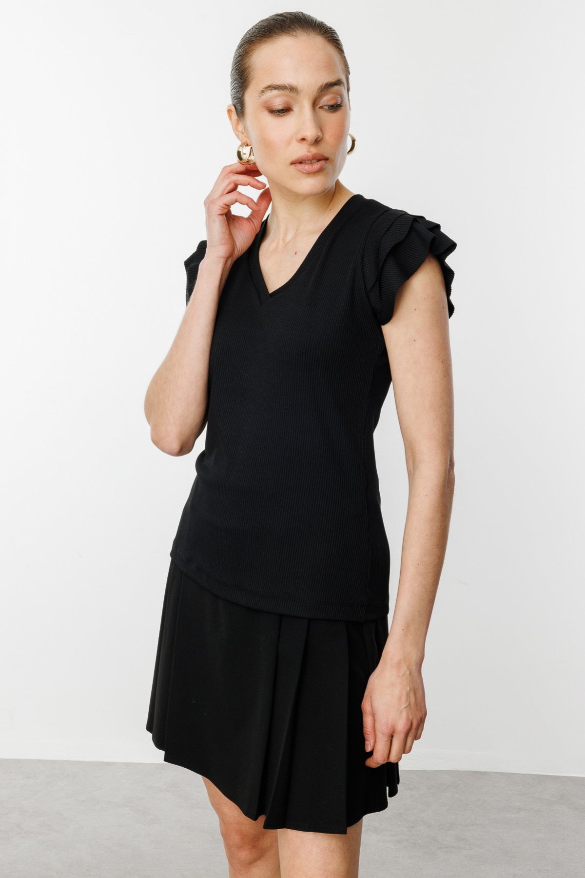 On Kadın Minimalist V Yaka Kısa Kol Bluz - Regular Fit