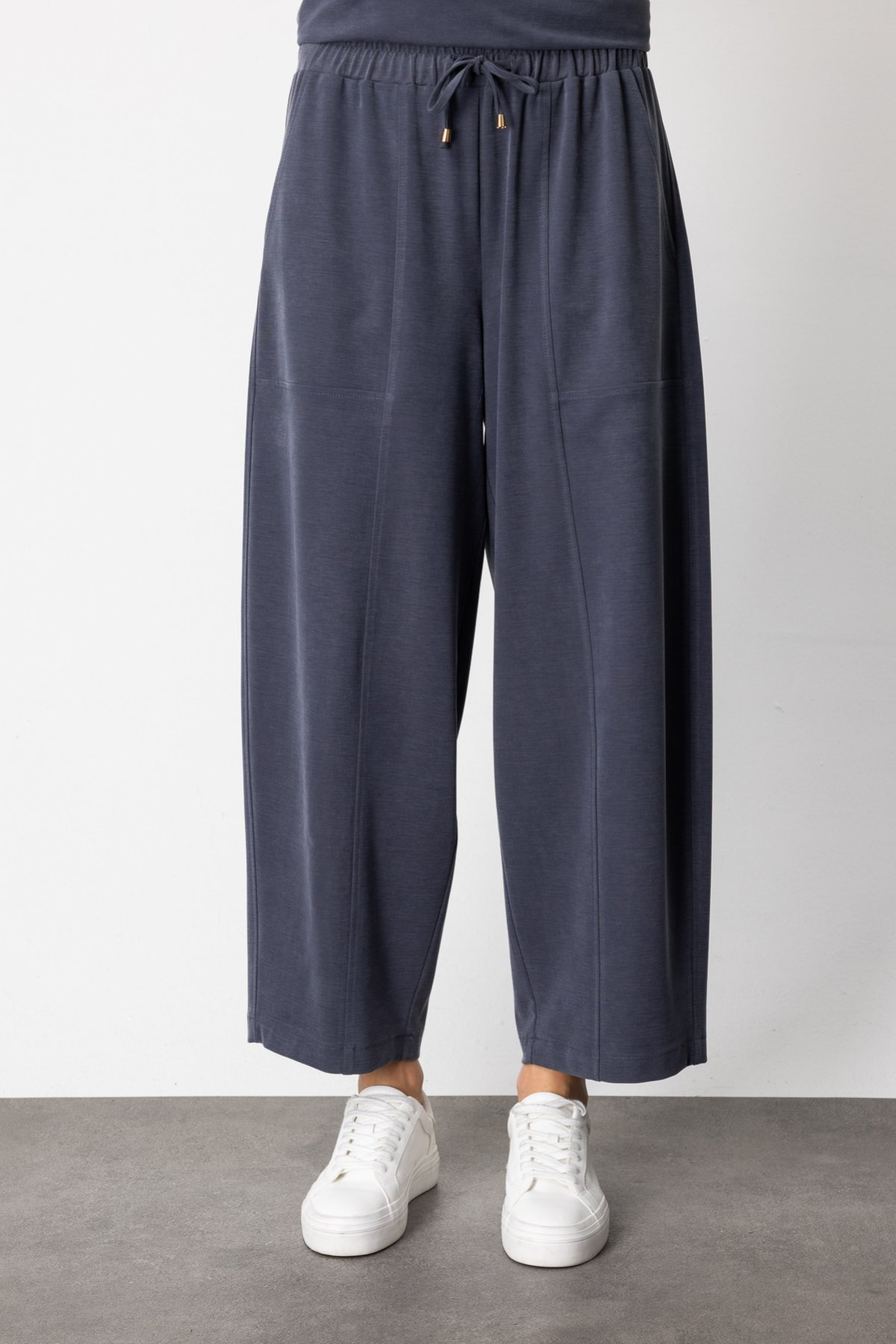 On Kadın Oversize Midi Pantolon - Rahat ve Şık Günlük Kombin