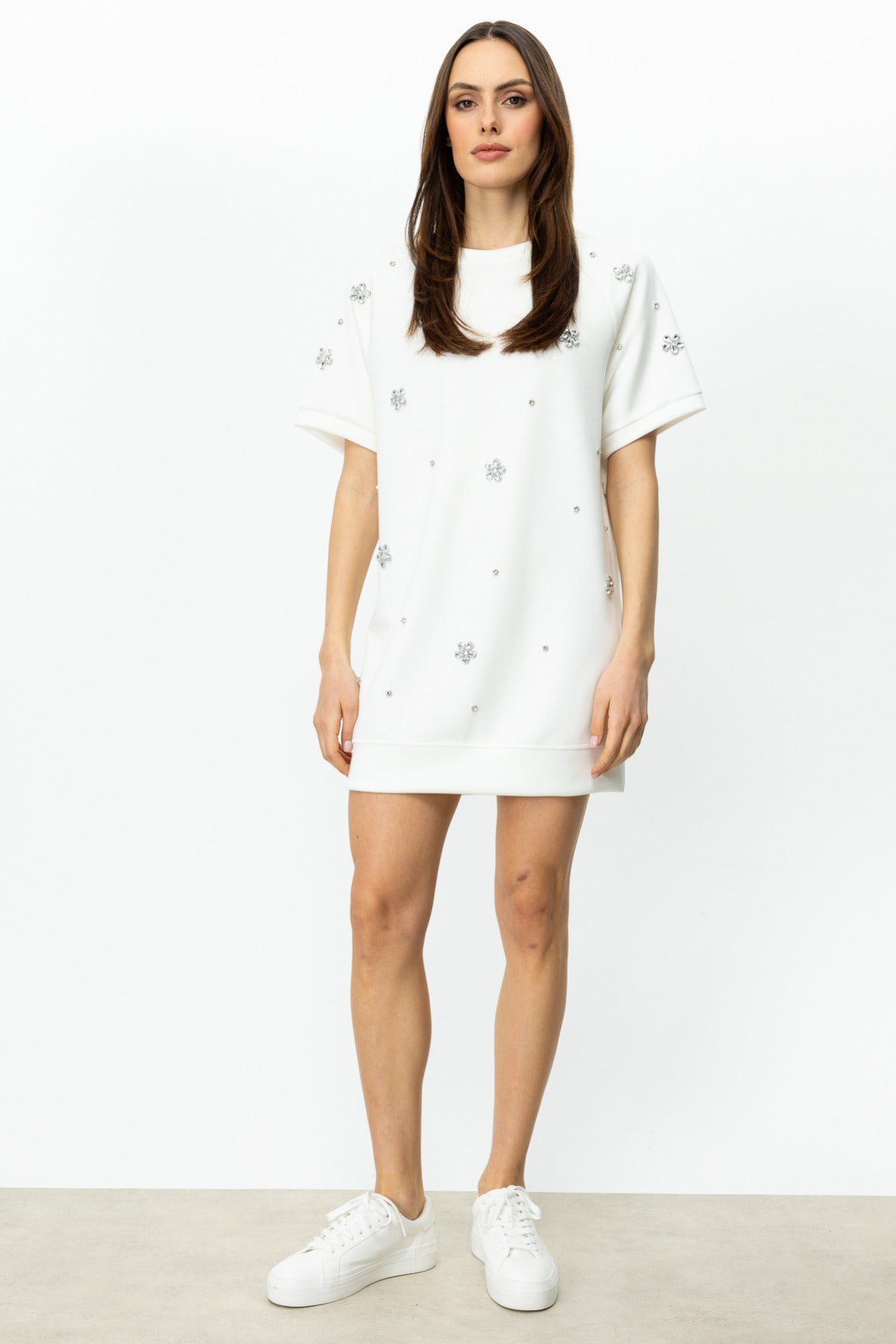 On Oversize Mini Elbise - Kısa Kol, Yuvarlak Yaka, Minimalist Stil Main image