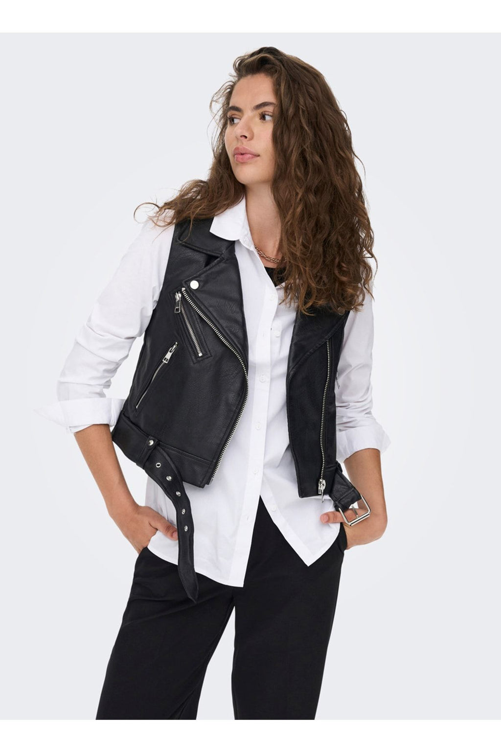 Only Crop Deri Yelek: Minimalist Streetwear Tarzı - Hemen Al!