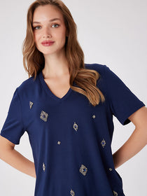 Önü Boncuk Ve Taş İşi Nakışlı Kısa Kol V Yaka T-Shirt UW27TSH081