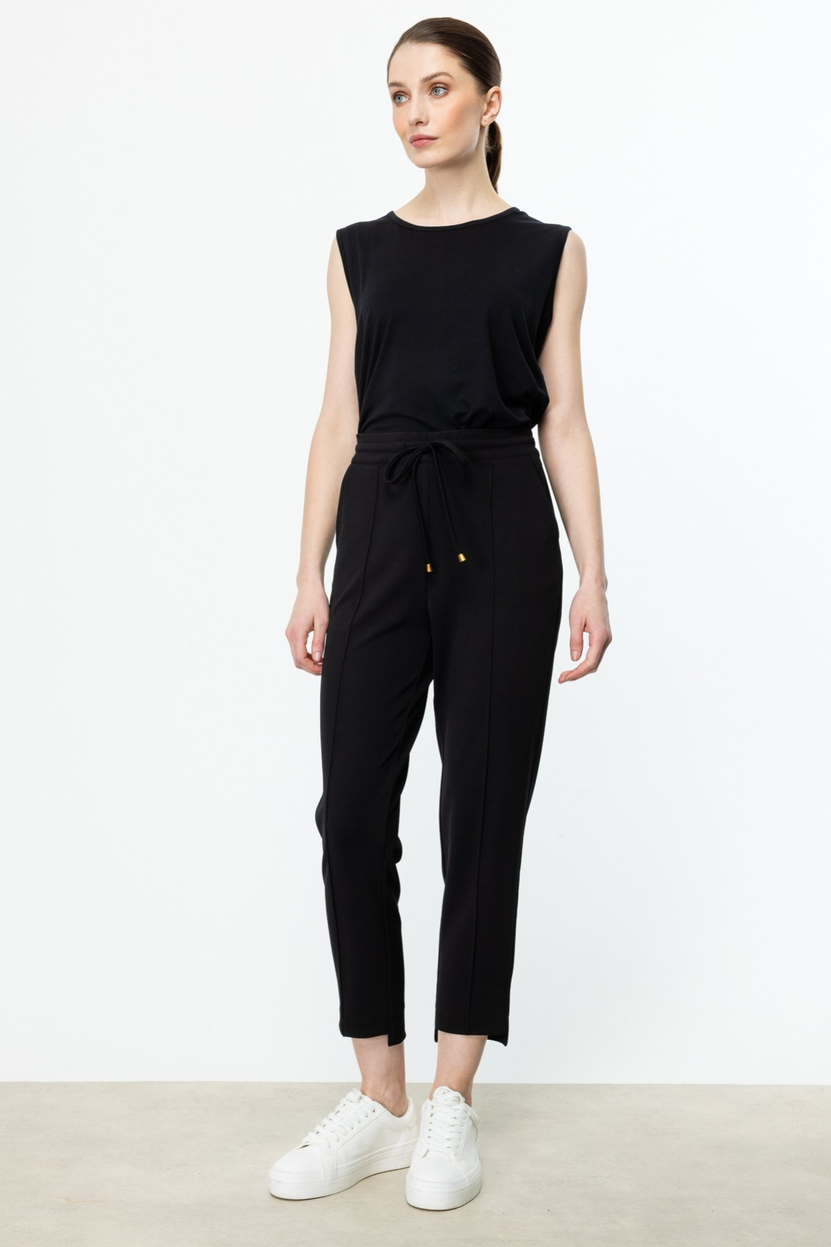 On Kadın Crop Pantolon: Minimalist, Rahat, Günlük Stil Secondary image