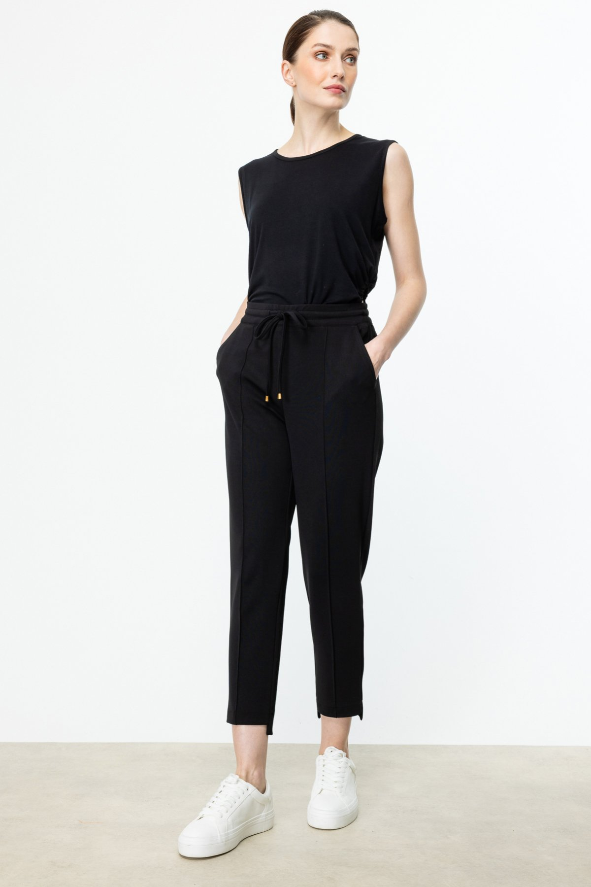 On Kadın Crop Pantolon: Minimalist, Rahat, Günlük Stil