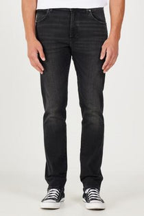 Wrangler Erkek Normal Kesim Düz Paça Denim Kot Pantolon Jean