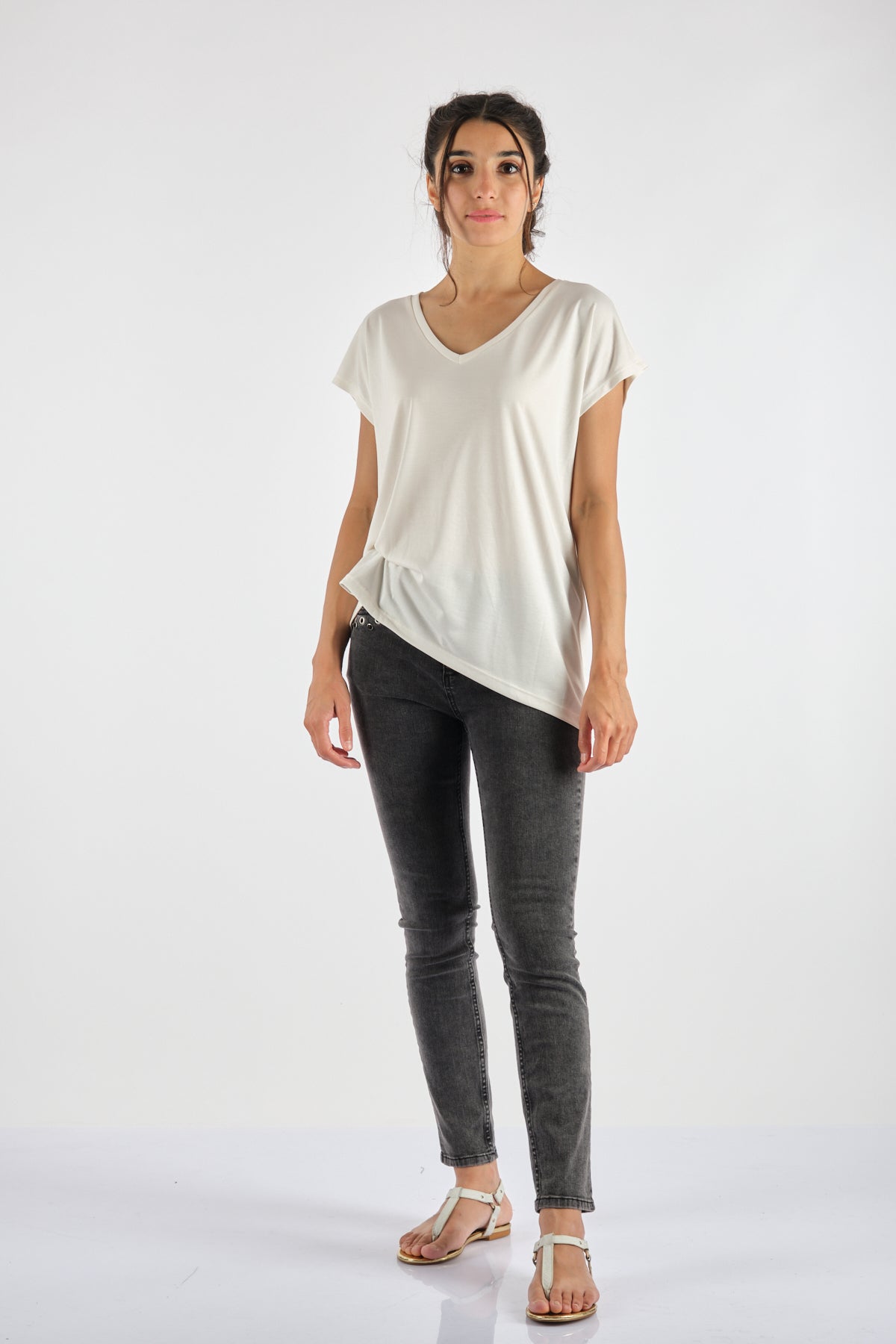 Garmenty Oversize V Yaka Kadın T-Shirt - Rahat ve Şık Main image