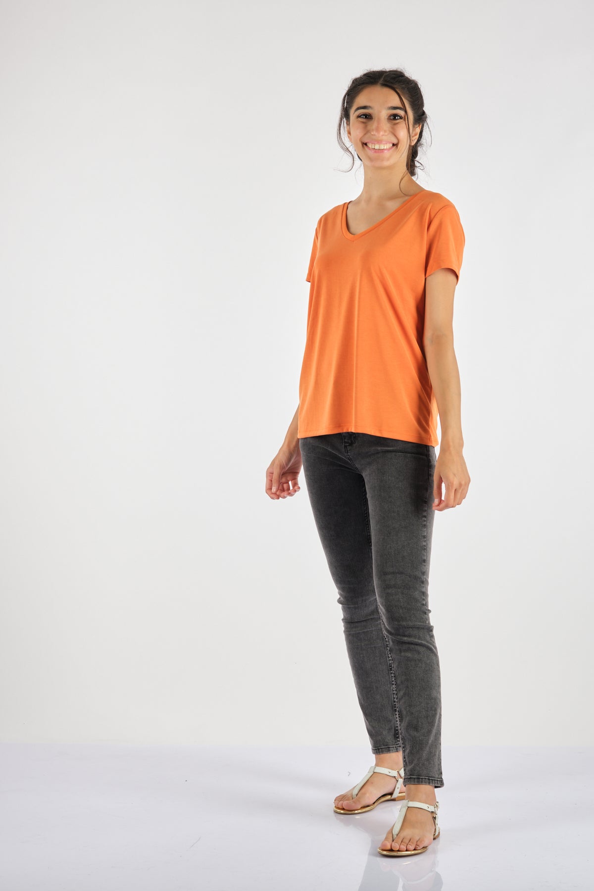 Garmenty Oversize V Yaka Kadın Tişört - Minimalist & Rahat Secondary image