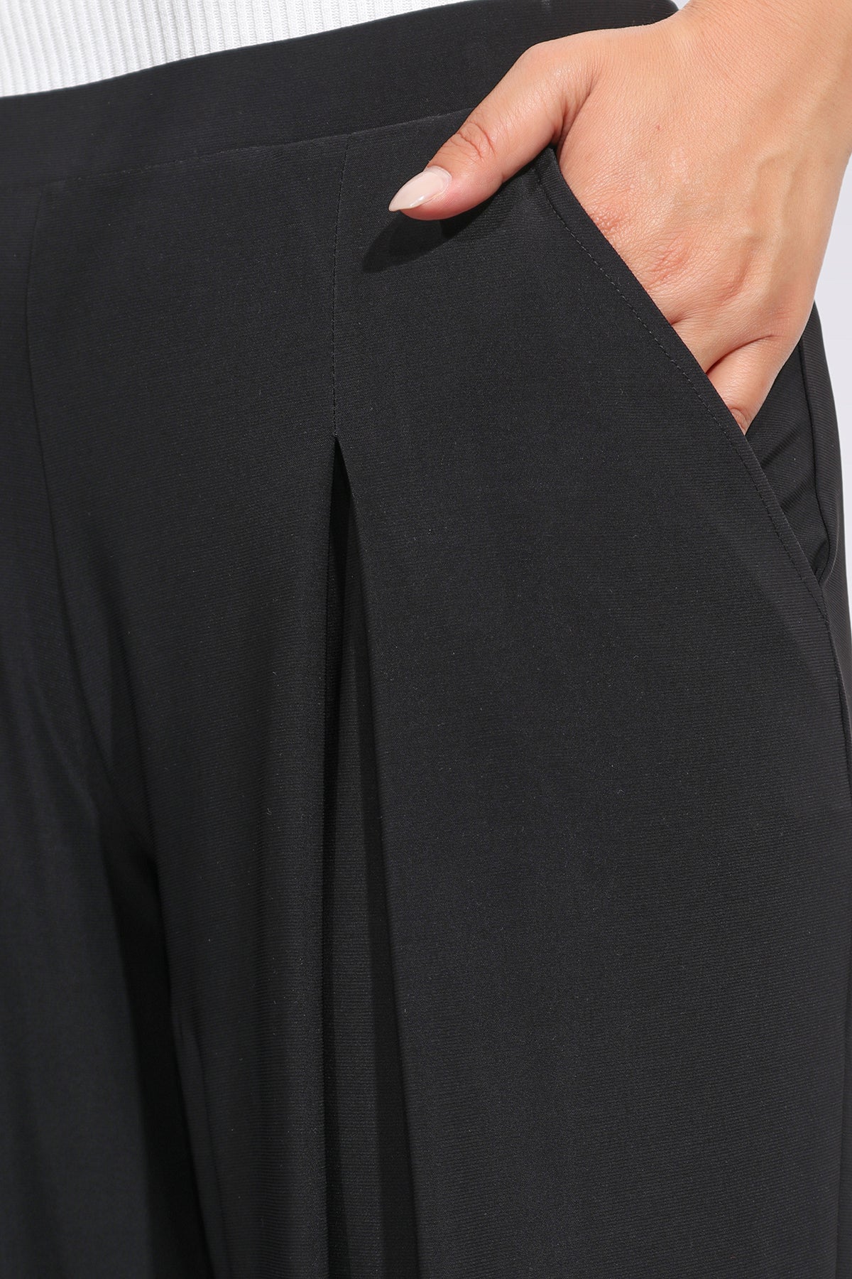 PİLE DETAYLI RAHAT KESİM BELİ LASTİKLİ ÖRME PANTOLON