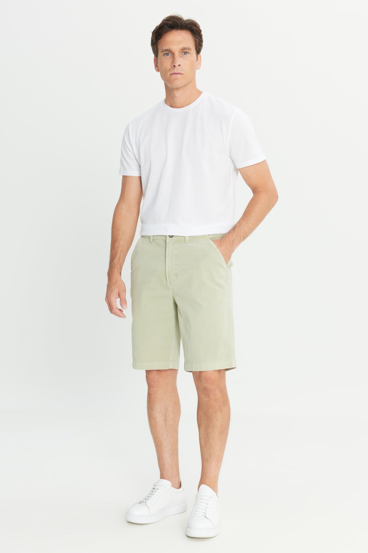 Regular Fit Normal Kesim Lastik Bel Detaylı Uçuk Yeşil Pamuklu Esnek Chino Şort Secondary image