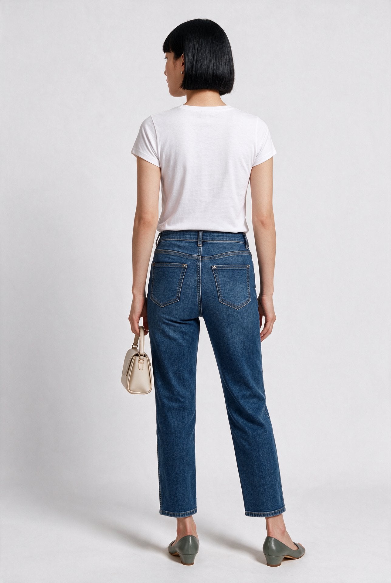 Seleste Kadın Yüksek Bel Nakış Detaylı Düz Paça Denim Jean Pantolon Secondary image