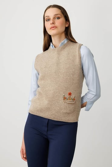 Women's Crew Neck Pocket Top Wool Sweater with Floral Embroidery Pattern 