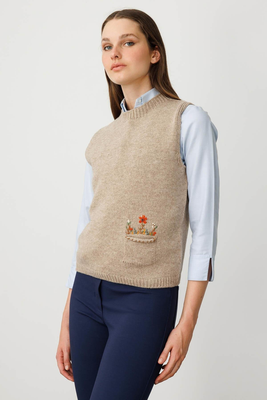 Women's Crew Neck Pocket Top Wool Sweater with Floral Embroidery Pattern 