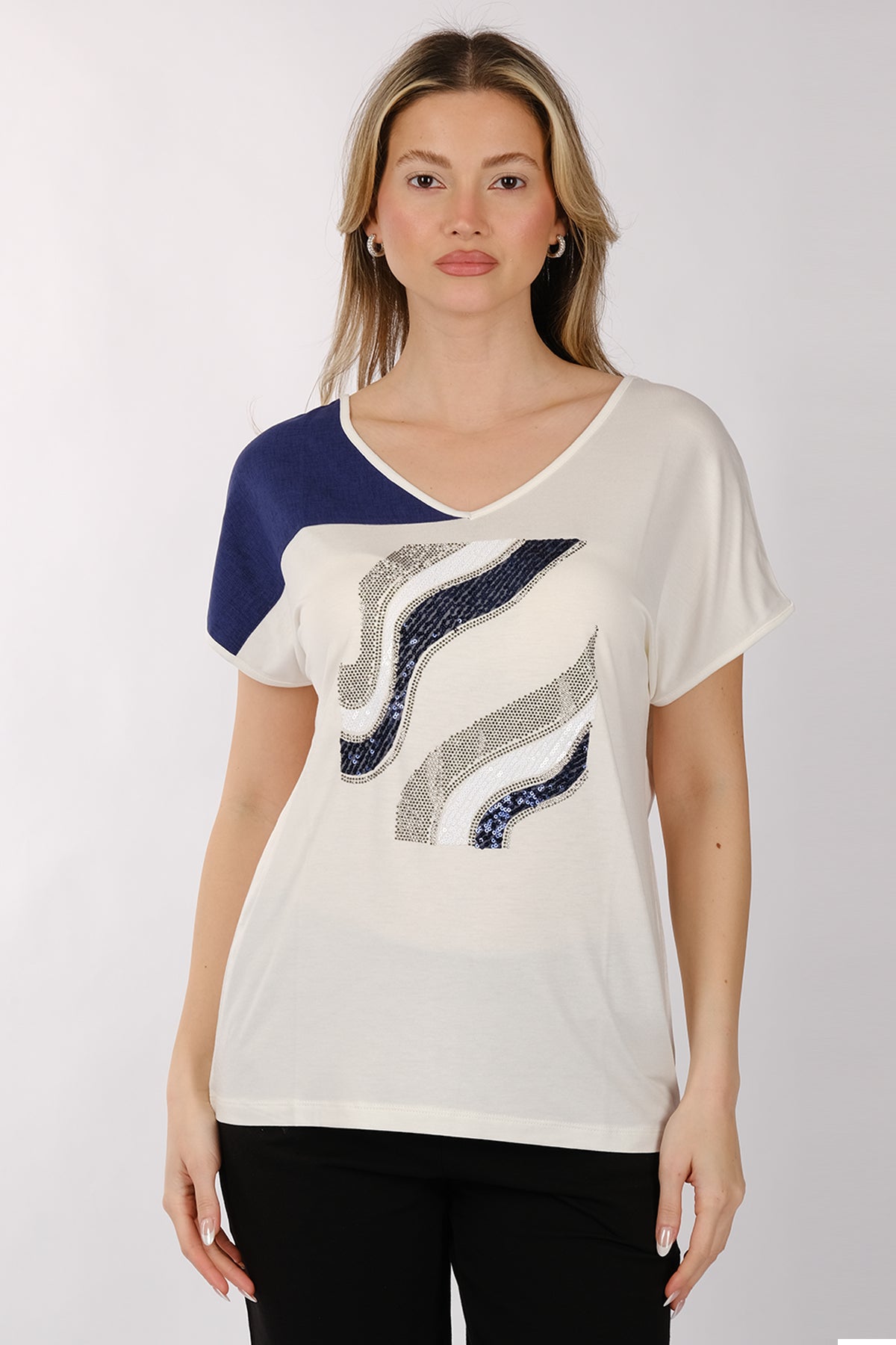Daıdo Oversize V Yaka Kadın T-Shirt - Minimalist Tasarım Main image