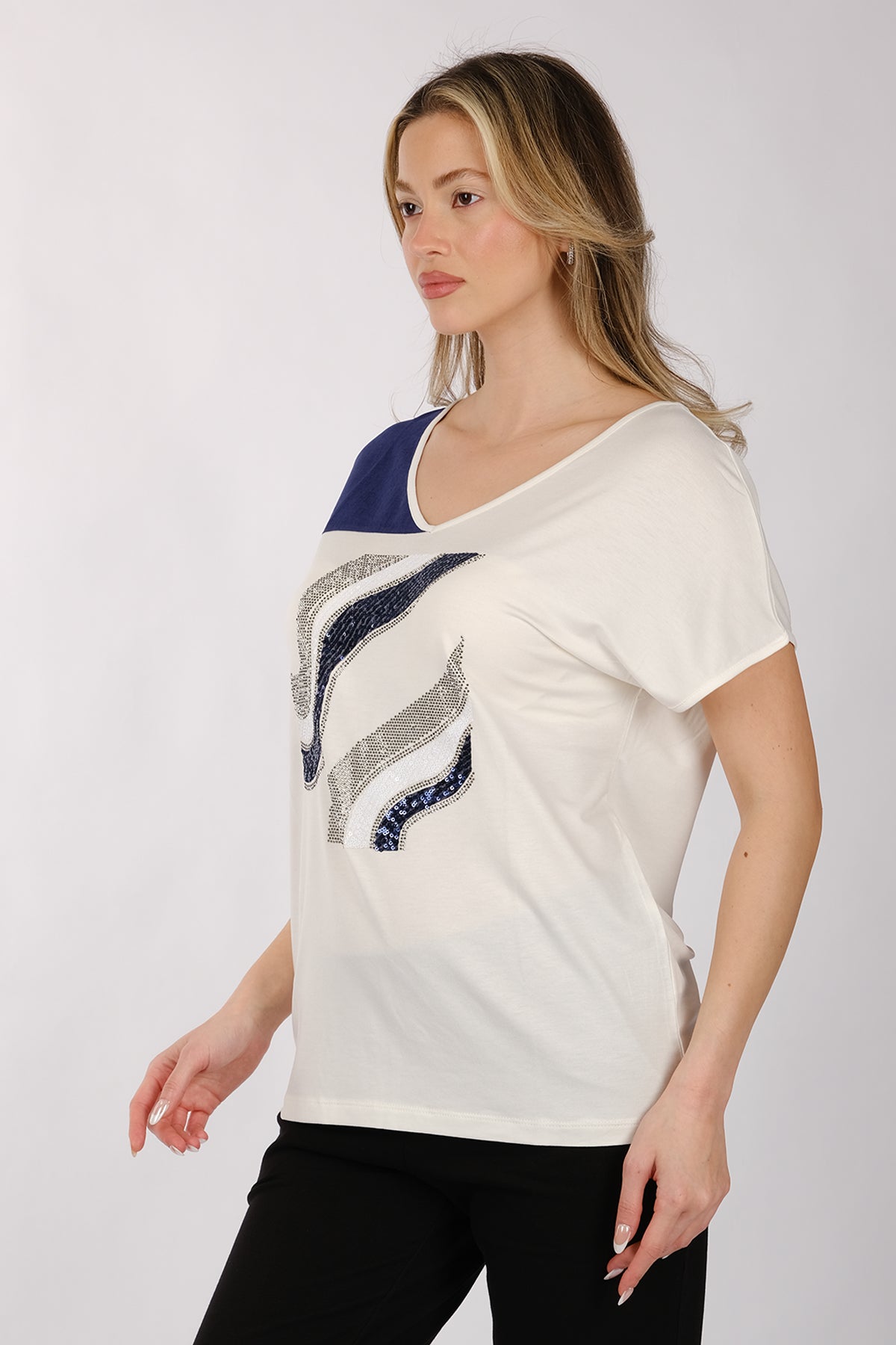 Daıdo Oversize V Yaka Kadın T-Shirt - Minimalist Tasarım