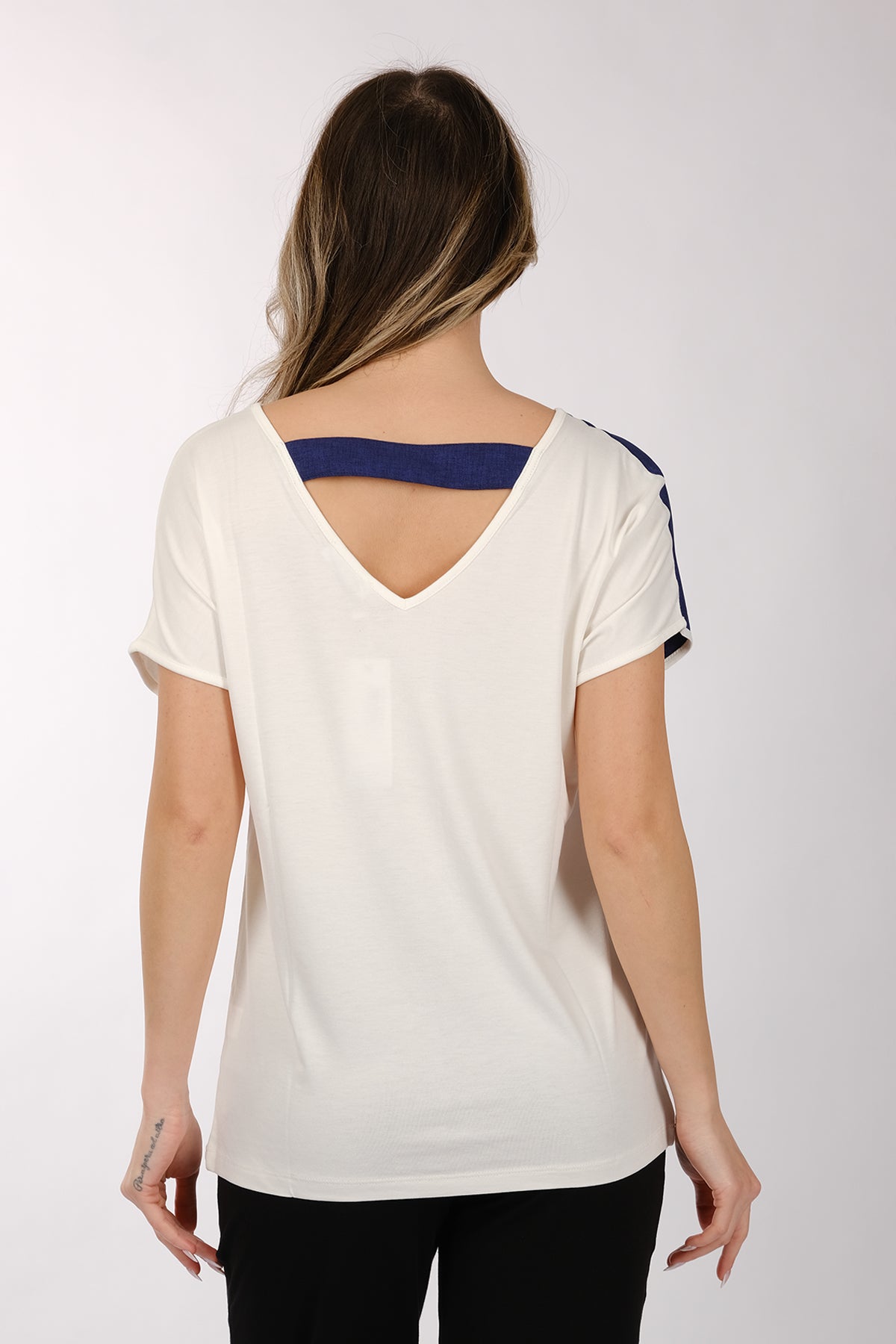 Daıdo Oversize V Yaka Kadın T-Shirt - Minimalist Tasarım