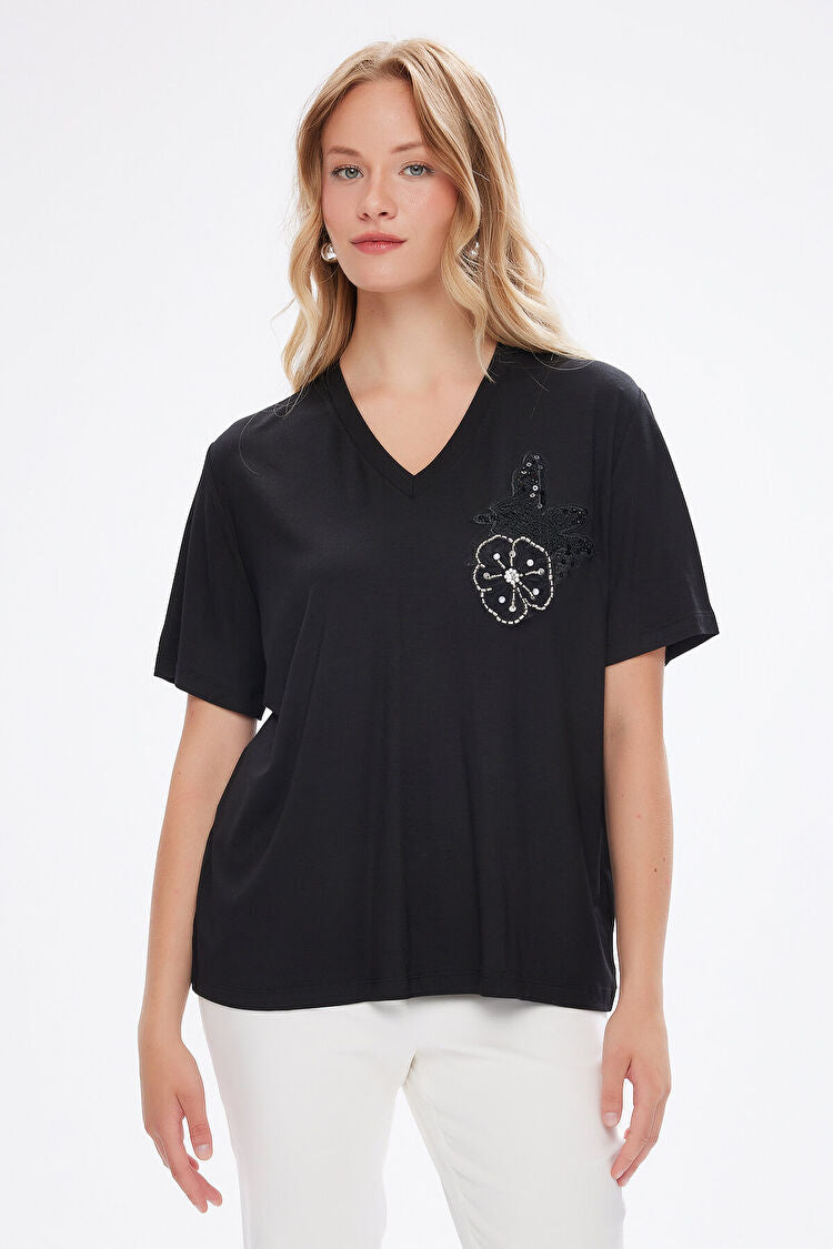 Taş Boncuk Aplikeli V Yaka Tshirt UW27TSH096 Main image