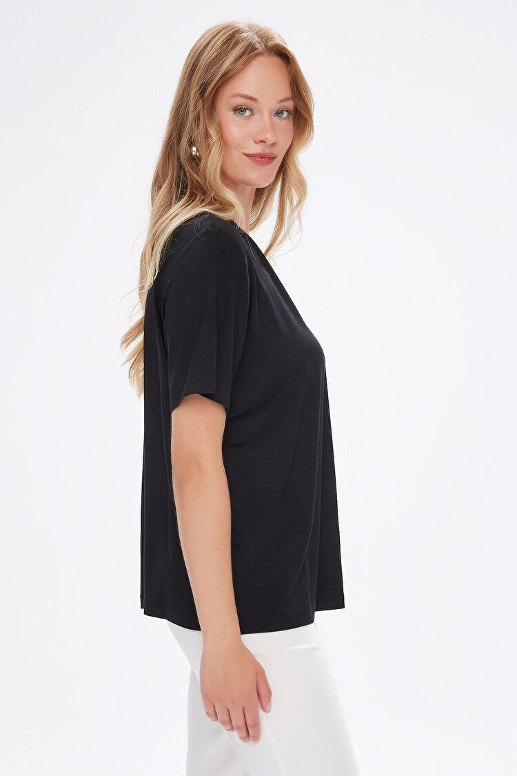 Taş Boncuk Aplikeli V Yaka Tshirt UW27TSH096
