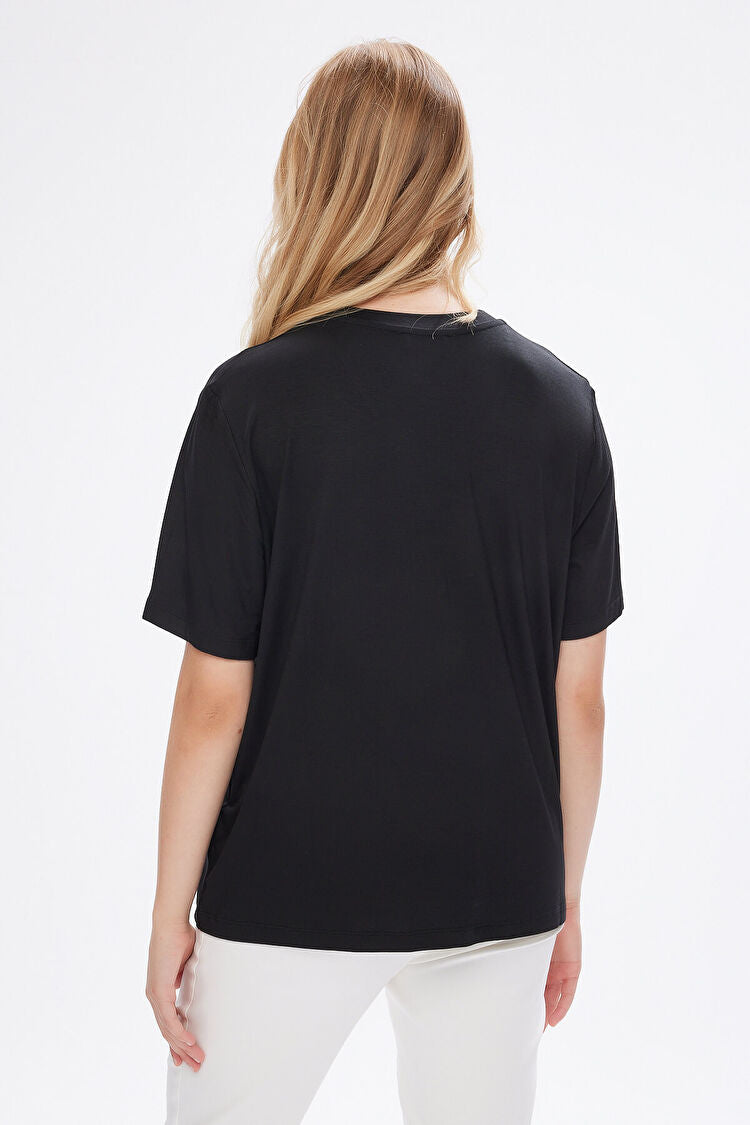 Taş Boncuk Aplikeli V Yaka Tshirt UW27TSH096