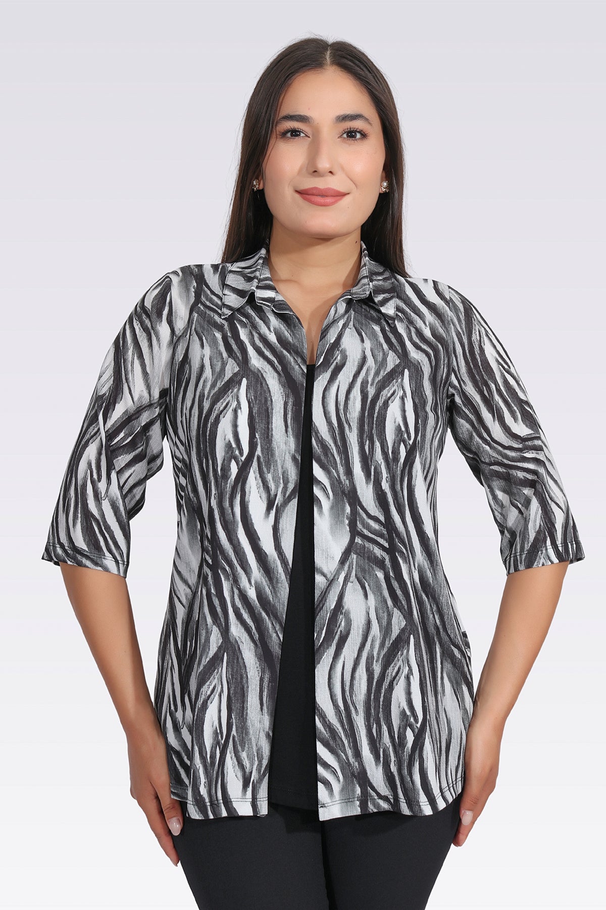 Tolga Saraçoğlu Kadın Bluz - Minimalist Zebra Desenli 3/4 Kol Oversize Main image