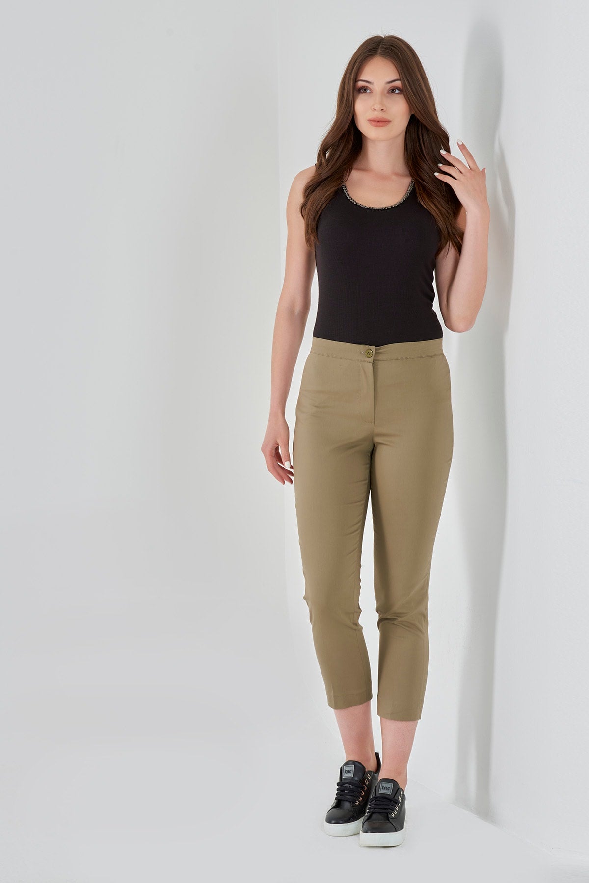 Tolga Saraçoğlu Minimalist Crop Kadın Pantolon - Yüksek Bel, Günlük Stil Secondary image