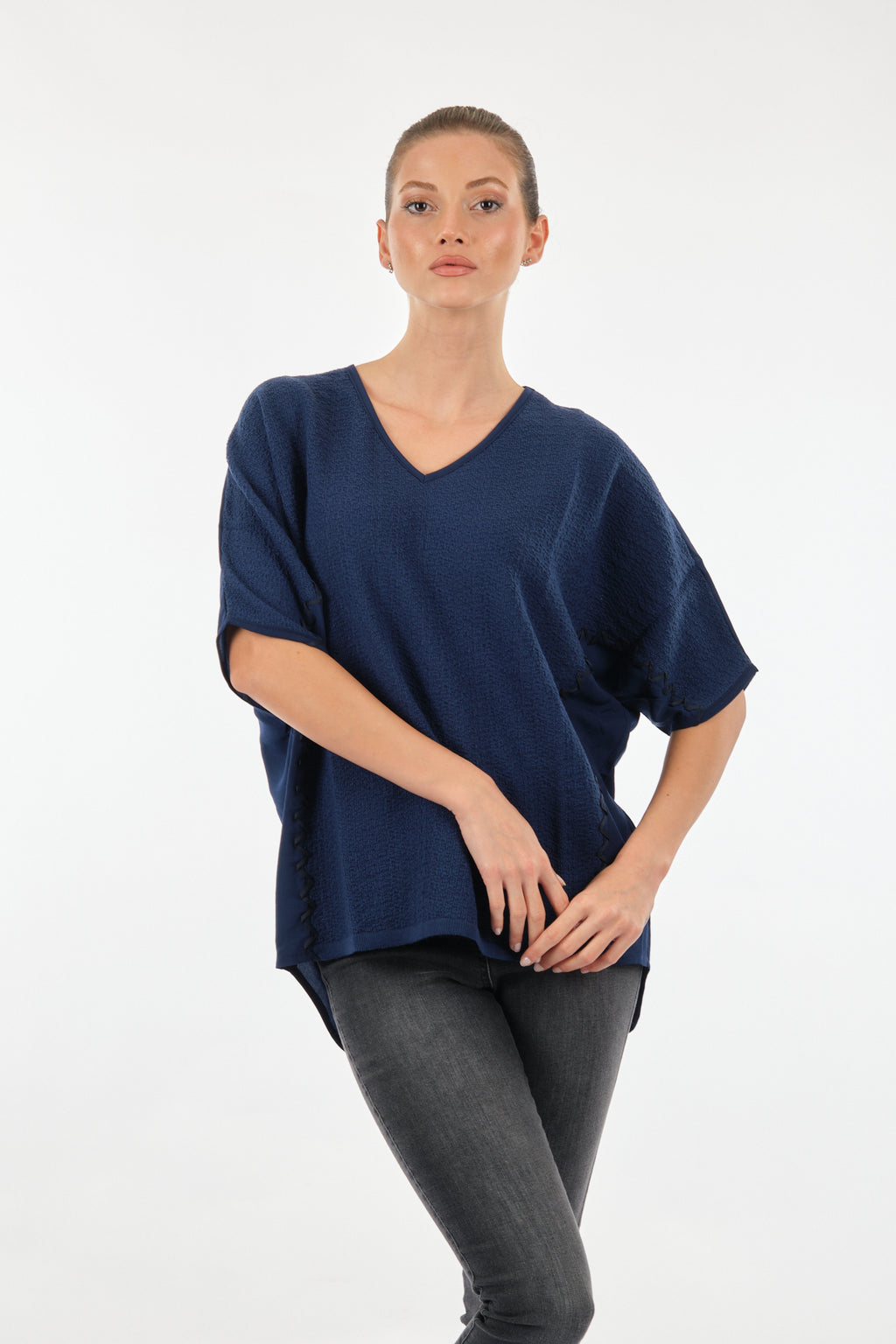 Twomail Oversize V Yaka Kadın Bluz - Kısa Kol Minimalist Günlük